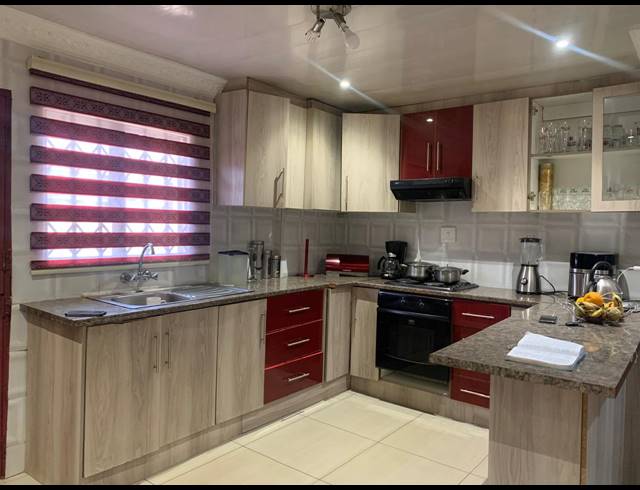 3 BEDROOM HOUSE FOR SALE IN PROTEA GLEN